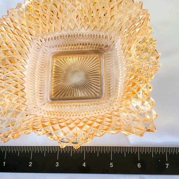 Beautiful Ruffle Glass Dish - Picture 4 of 6